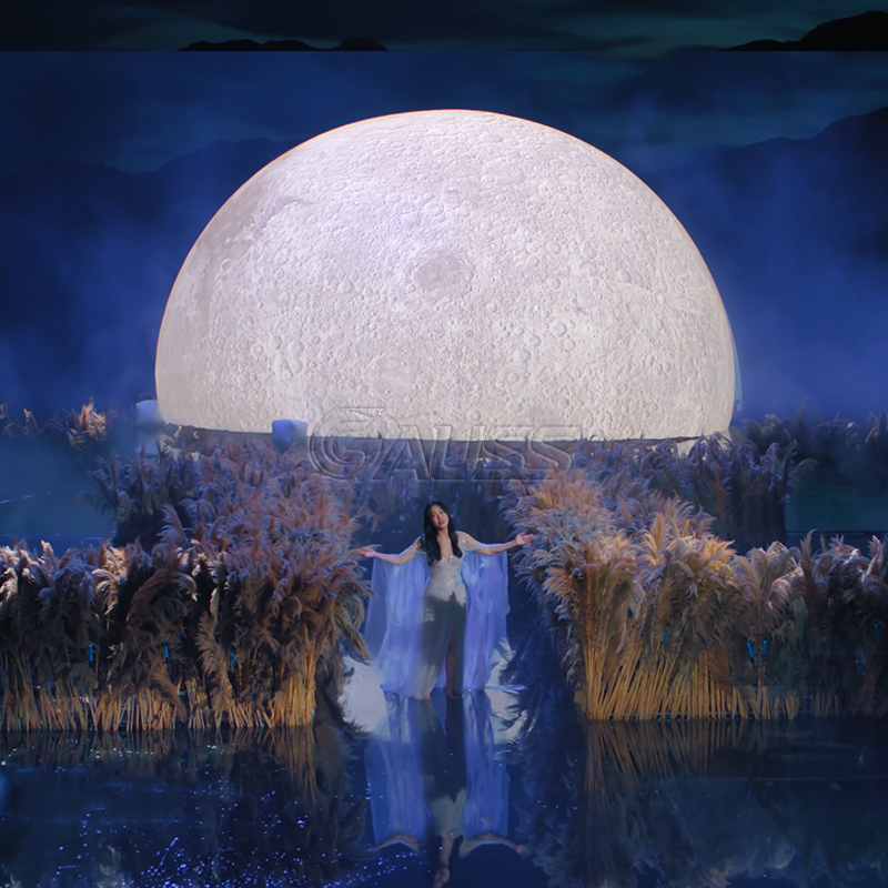 FLOATING MOON